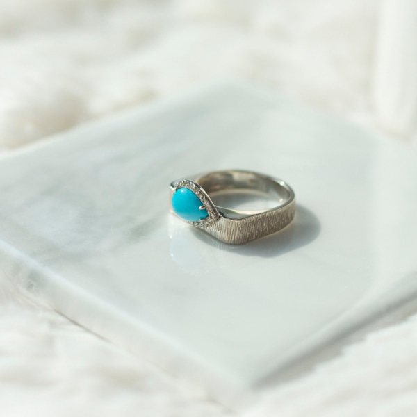 Pear cabochon turquoise cognac diamond ring