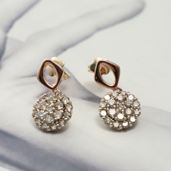 Round cognac diamond chain earring